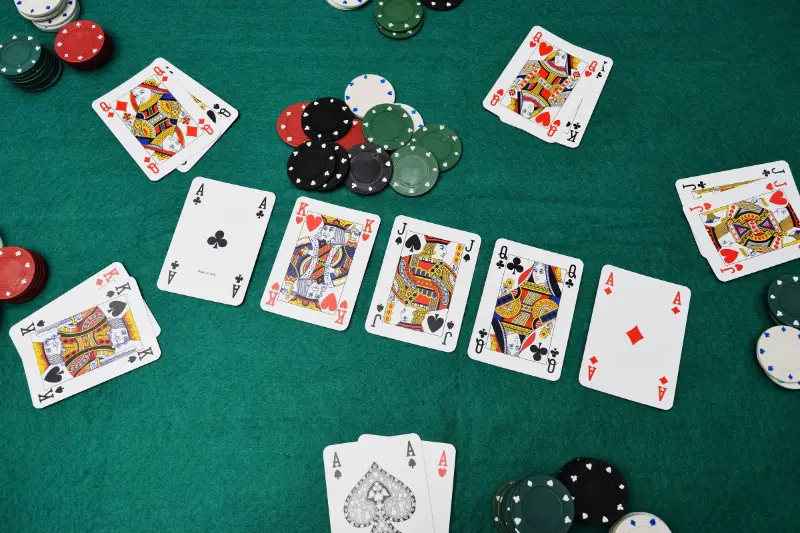 Royal Flush là một trường hợp đẳng cấp nằm trong Flush Poker